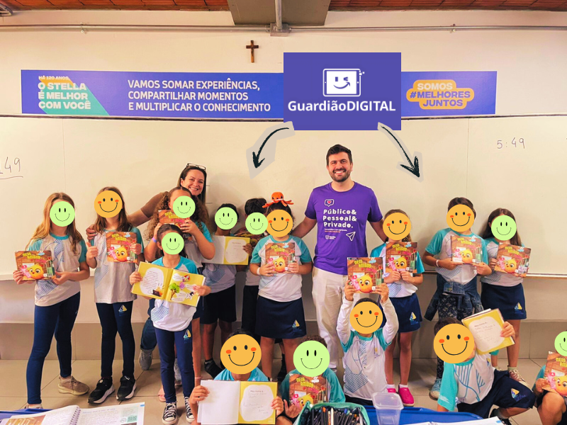 Fernando Lino com turma de alunos no programa Guardião Digital